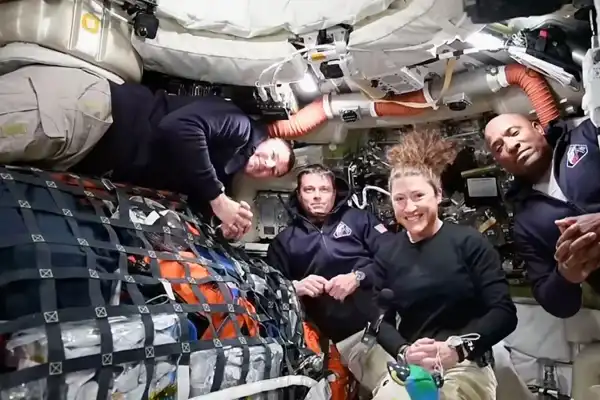 Susto en el viaje a la Luna: el comandante de Artemis II reveló la anomalía que despertó a la tripulación en plena noche