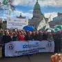 Los jubilados marcharon al Congreso de la Nación con el respaldo de la CGT
