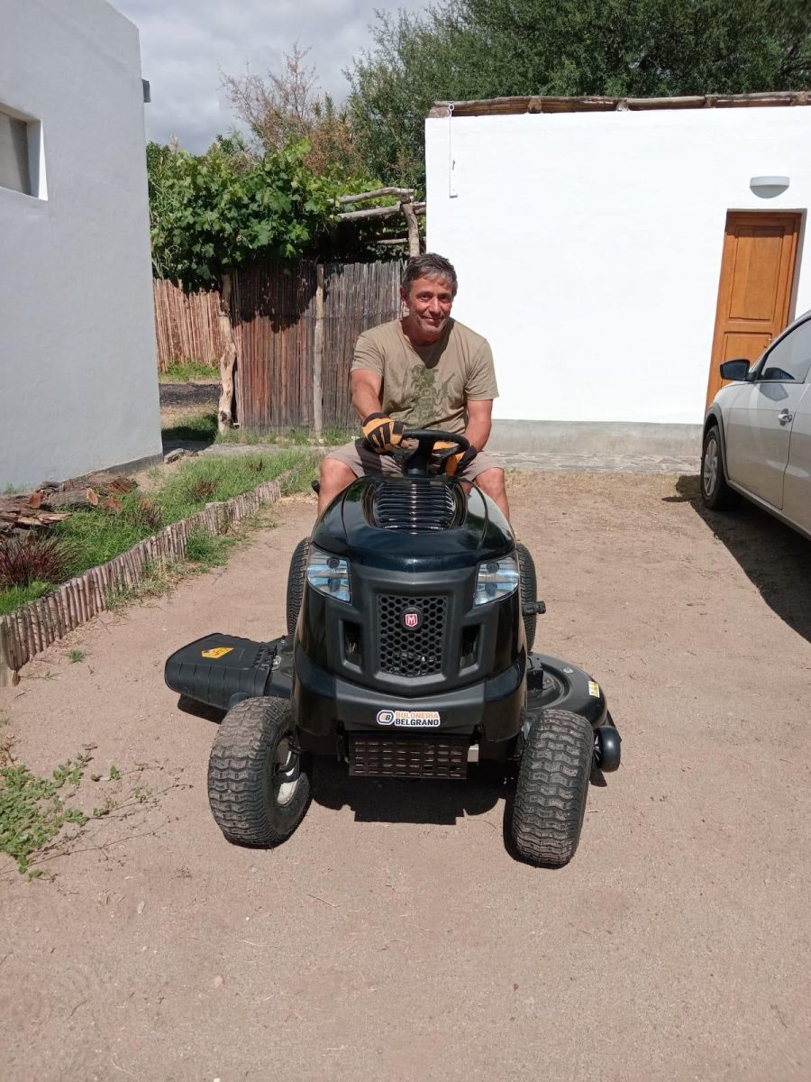 EN EL CAMPO. Daniel aprendió a disfrutar una actividad que no conocía. 