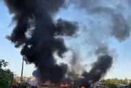 Se desató un incendio en un depósito de materiales en una zona de countries de Yerba Buena