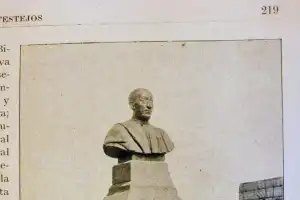 Recuerdos fotográficos: el busto del Inca Garcilaso en Mate de Luna y Camino del Perú