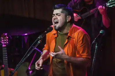 Leo Garzón hace “Canción de aquí” con Siempre Verde