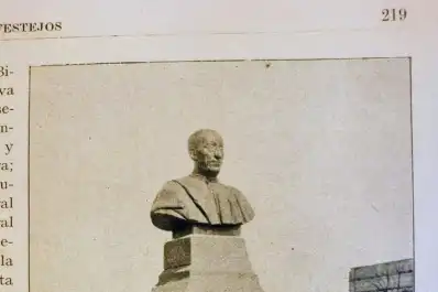 Recuerdos fotográficos: el busto del Inca Garcilaso en Mate de Luna y Camino del Perú