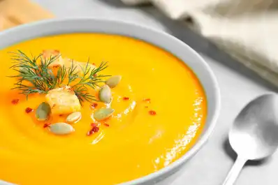 Cómo preparar la sopa antiinflamatoria que ayuda a fortalecer las defensas y es ideal para el invierno