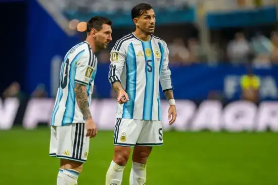 550x367_lionel-messi-leandro-paredes-1146879-162345.webp