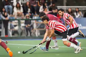 Nació entre palos y bochas, y hoy sueña con llegar a Los Leones