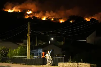 Miles de evacuados por los incendios en España
