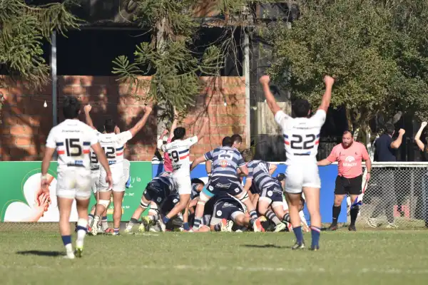 Natación sufrió, reaccionó y eliminó a Universitario del Torneo del Interior B