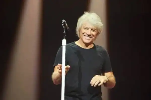 Bon Jovi interrumpió un show por un problema de salud: No puedo seguir