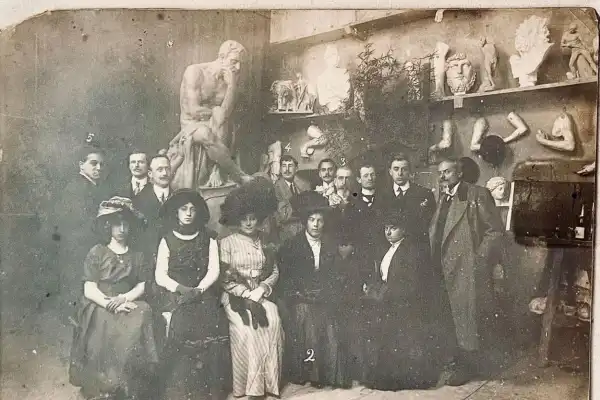 Recuerdos fotográficos: las coincidencias entre Lola Mora y Pompilio Villarrubia Norri