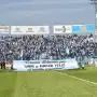 Banderas de Malvinas, cánticos y emoción: el homenaje a la Selección en el Monumental