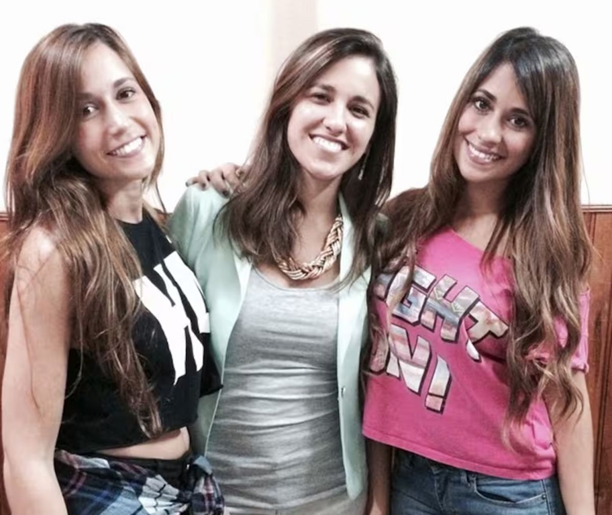 Carla se casó el 23 de diciembre de 2023 en Rosario; Antonela, Lionel Messi y sus hijos dijeron presente (Foto: Instagram @antonelaroccuzzo)