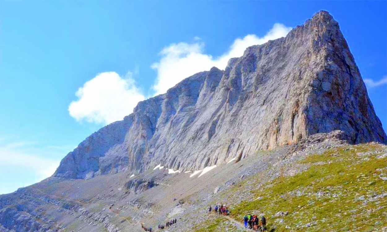 COLOSAL. El monte Olimpo está entre las regiones de Tesalia y Macedonia; es la montaña más alta de Grecia.