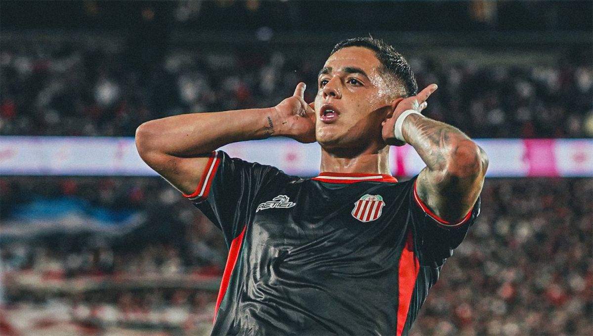 SU MOMENTO. Gonzalo Morales anotó el gol de la victoria de Barracas Central en el Monumental.