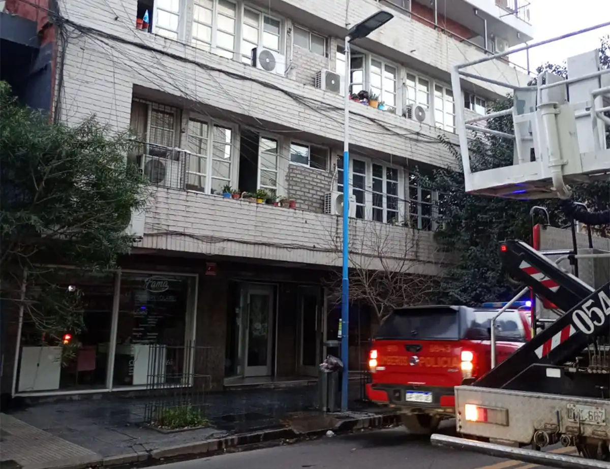 Explosión en un edificio céntrico: “Fue tan fuerte que derrumbó la pared que dividía dos unidades