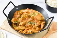 Curry de pollo y zanahorias glaseadas: la receta fácil de Jimena Monteverde para resolver el almuerzo