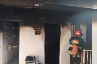 Una vivienda y un edificio se incendiaron con minutos de diferencia en San Miguel de Tucumán