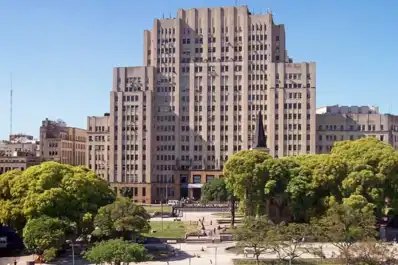 El Gobierno volvió a afirmar que el 40% de los estudiantes de Medicina de la UBA son extranjeros y la universidad lo desmintió