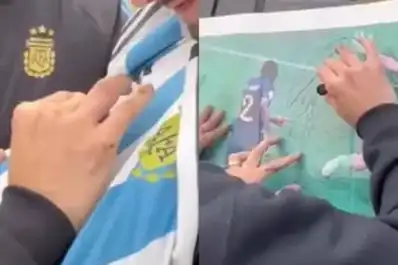 El impactante estado del dedo del Dibu Martínez tras la fractura que sufrió antes del Mundial