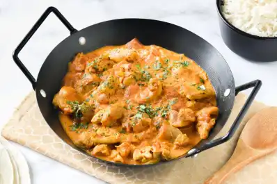 Curry de pollo y zanahorias glaseadas: la receta fácil de Jimena Monteverde para resolver el almuerzo