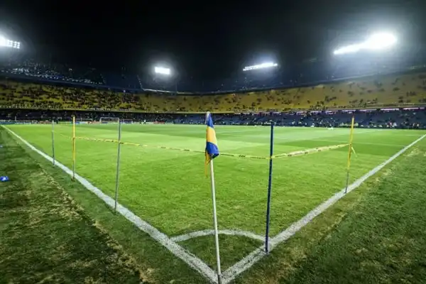 Boca podría dejar la Bombonera para recibir a Estudiantes por el mal estado del campo de juego