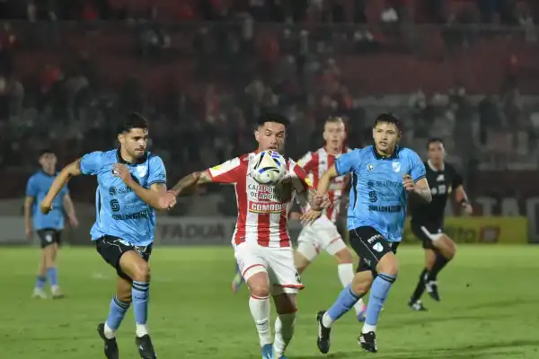 San Martín busca un socio para Carabajal: cuáles son las opciones del DT para la visita a Nueva Chicago