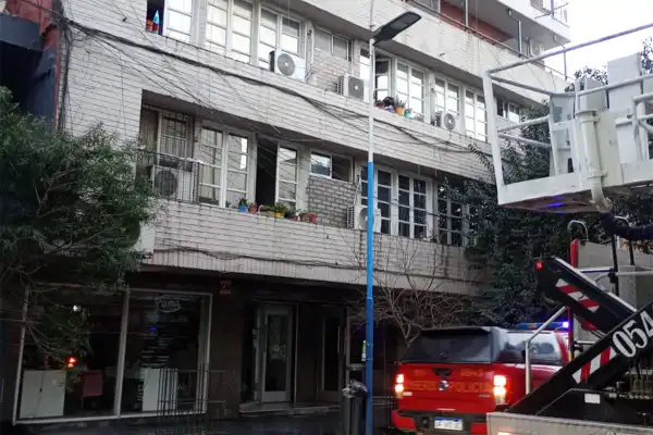 Explosión en un edificio céntrico: “Fue tan fuerte que derrumbó la pared que dividía dos unidades