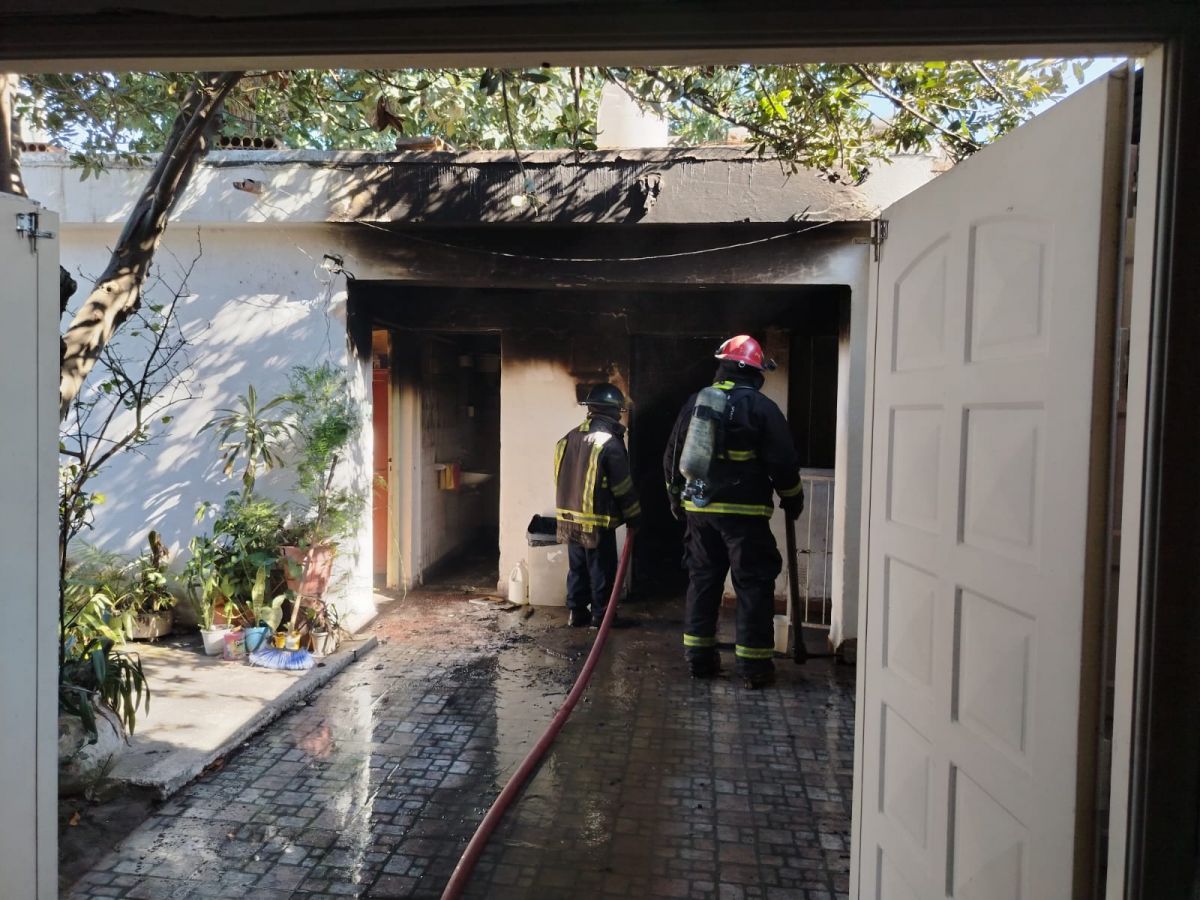 Una vivienda y un edificio se incendiaron con minutos de diferencia en San Miguel de Tucumán