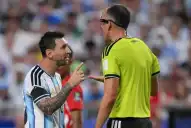 El árbitro de Argentina-Suiza dio detalles del enojo de Lionel Messi y justificó la expulsión de Embolo