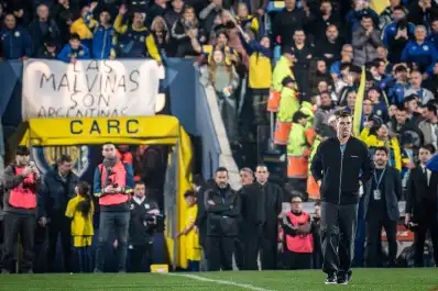 Rosario Central homenajeó a Lo Celso, pero un detalle en su campera terminó robándose todas las miradas