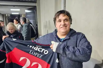 Tigre homenajeó al hincha que fue baleado en Uruguay con un emotivo regalo