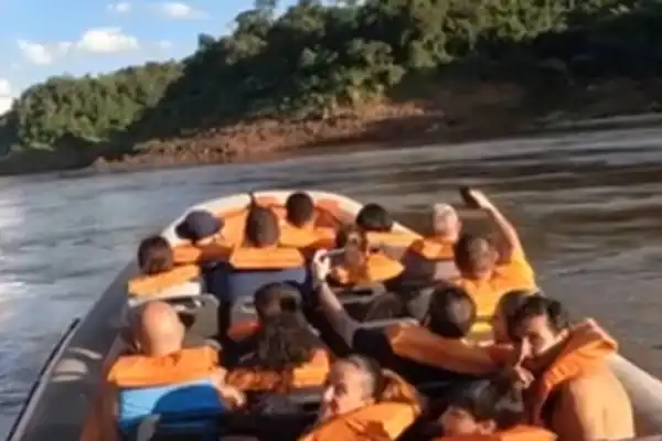 Tragedia en las Cataratas del Iguazú: por las crecidas volcó una lancha y murió un turista