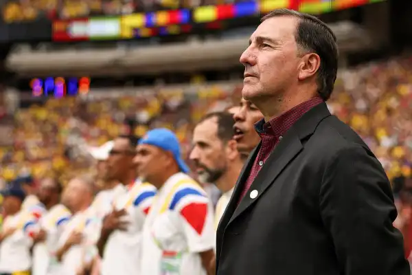Revelaron qué pasó en la pelea del vestuario de Colombia que terminó con Néstor Lorenzo en el suelo