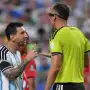 El árbitro de Argentina-Suiza dio detalles del enojo de Lionel Messi y justificó la expulsión de Embolo
