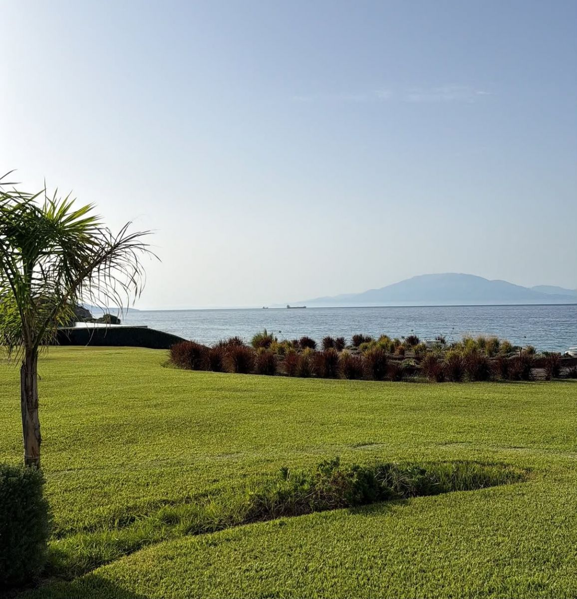 PAISAJE. El futbolista y su esposa compartieron imágenes del entorno natural que acompaña sus vacaciones en uno de los destinos más exclusivos de Grecia.