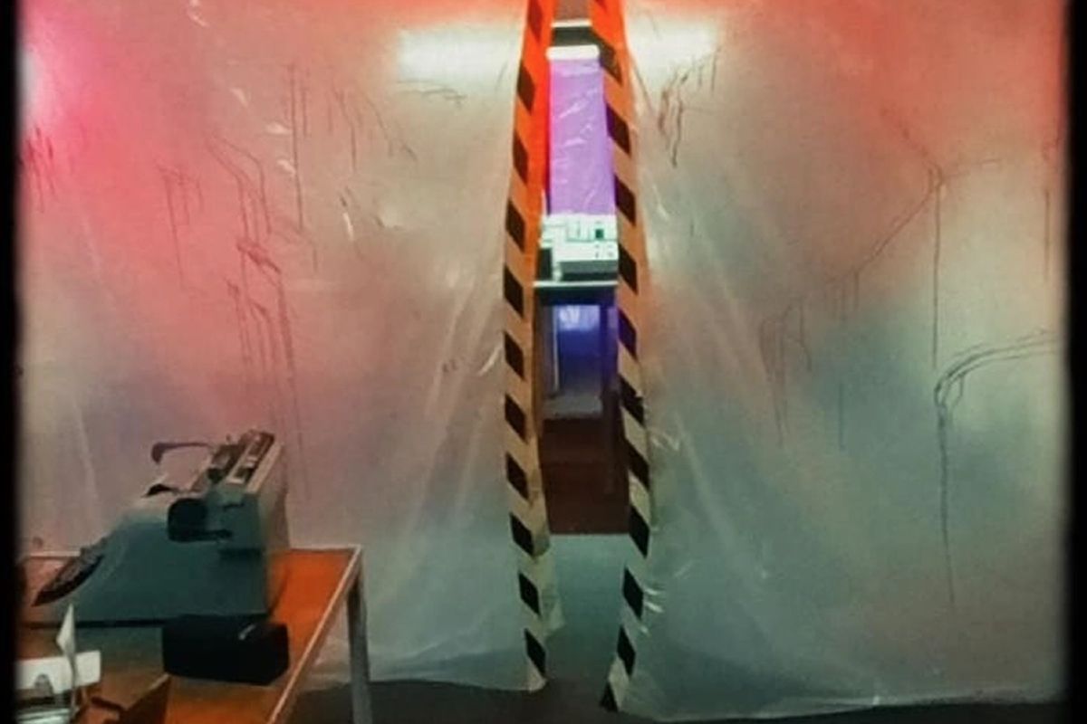 RESOLVER ACERTIJOS. Escape Room es una de las propuestas más elegidas para quienes buscan una salida diferente en Tucumán. / ESCAPE ROOM