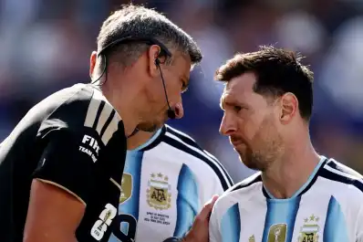 El árbitro de la final del Mundial rompió el silencio tras su retiro y habló de Lionel Messi