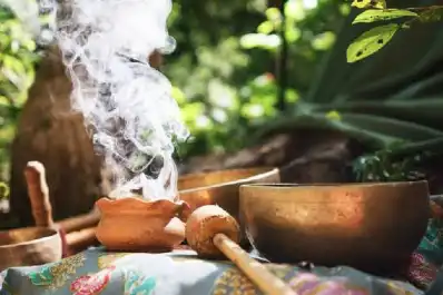 Cómo sahumar el 1 de agosto para atraer dinero, salud y buena energía