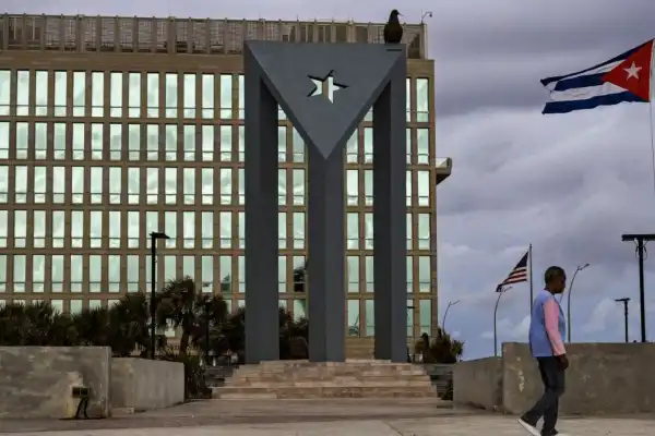 Cuba abre amplios sectores a la inversión privada