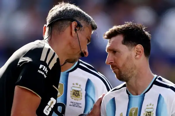 El árbitro de la final del Mundial rompió el silencio tras su retiro y habló de Lionel Messi