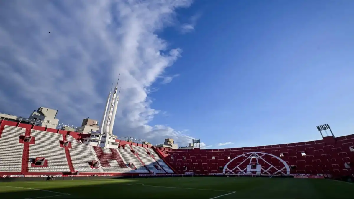 Boca mudaría su localía a la cancha de Huracán: los motivos del mal estado de La Bombonera y los partidos que jugaría en el Ducó