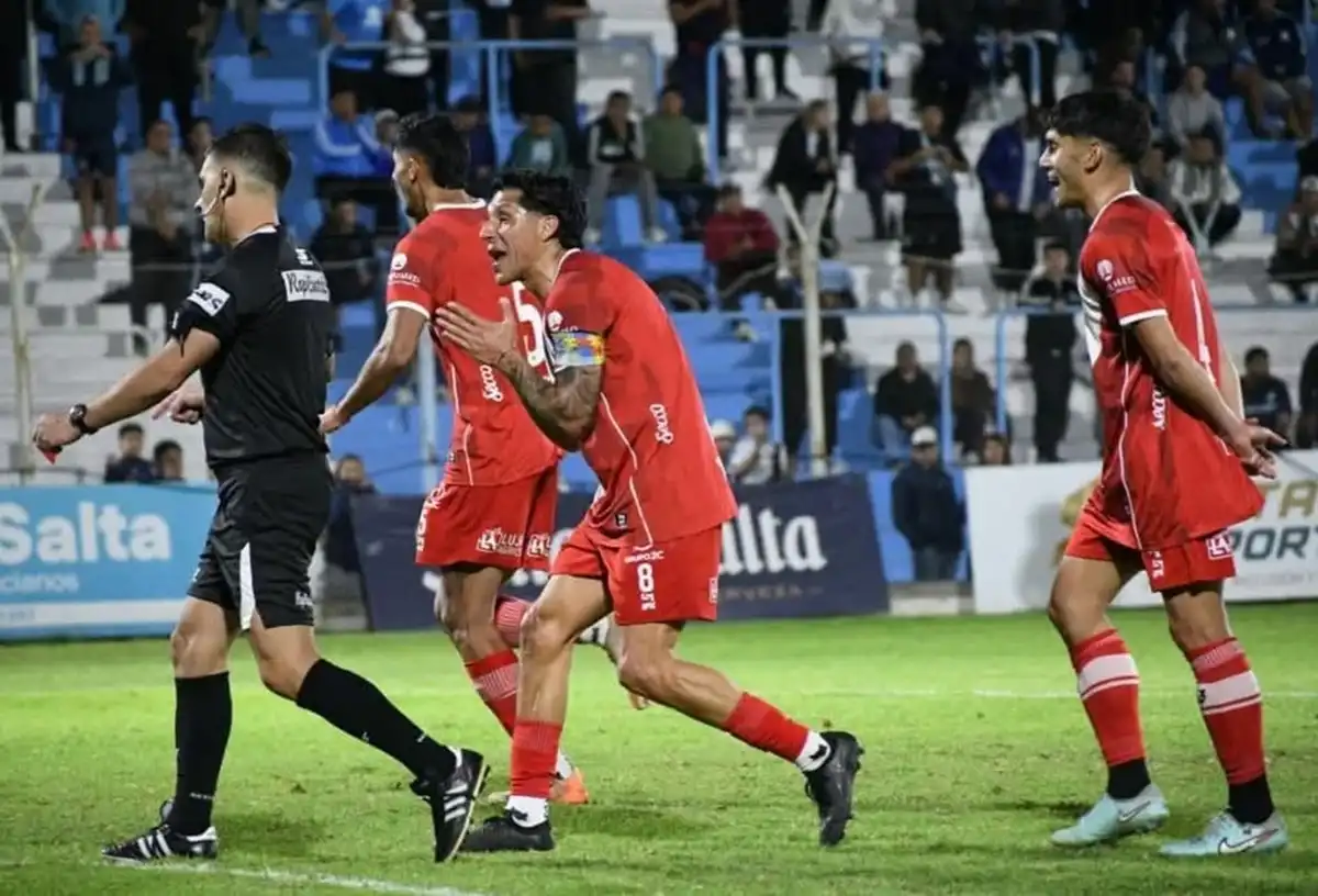 Dura sanción a Enzo Pérez en la Primera Nacional: el Tribunal de Disciplina le dio tres fechas tras su expulsión en Deportivo Maipú