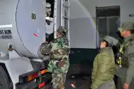 Secuestraron 440 kilos de cocaína ocultos en un camión cisterna de una organización narco
