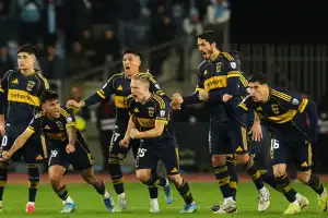 Boca viajará directamente desde Chile a Rosario y Arruabarrena prepara cambios ante Newell’s