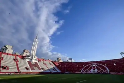 Boca mudaría su localía a la cancha de Huracán: los motivos del mal estado de La Bombonera y los partidos que jugaría en el Ducó