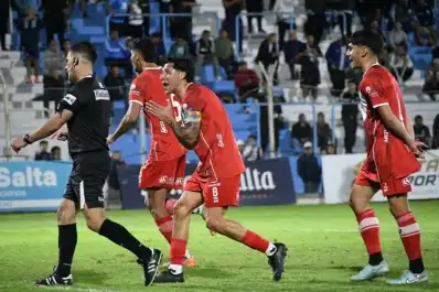 Dura sanción a Enzo Pérez en la Primera Nacional: el Tribunal de Disciplina le dio tres fechas tras su expulsión en Deportivo Maipú