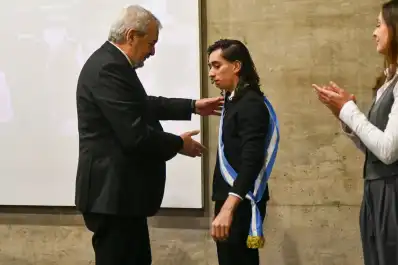 El premio que le cambió la vida: ganó una beca para estudiar y hoy es escolta de su universidad