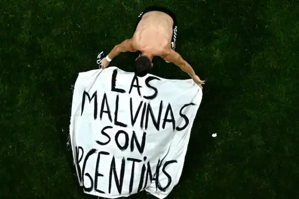 Milei cuestionó a la Selección por la bandera de Malvinas: “Fue un actuar imprudente”