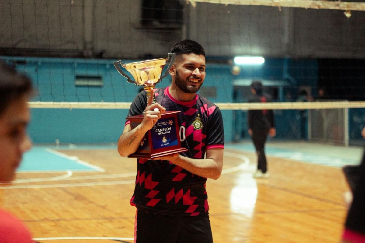 FELICIDAD. Agustín jugaba en Pellegrini antes del accidente. Hoy, sigue ligado al deporte desde la parte organizativa en un equipo amateur.