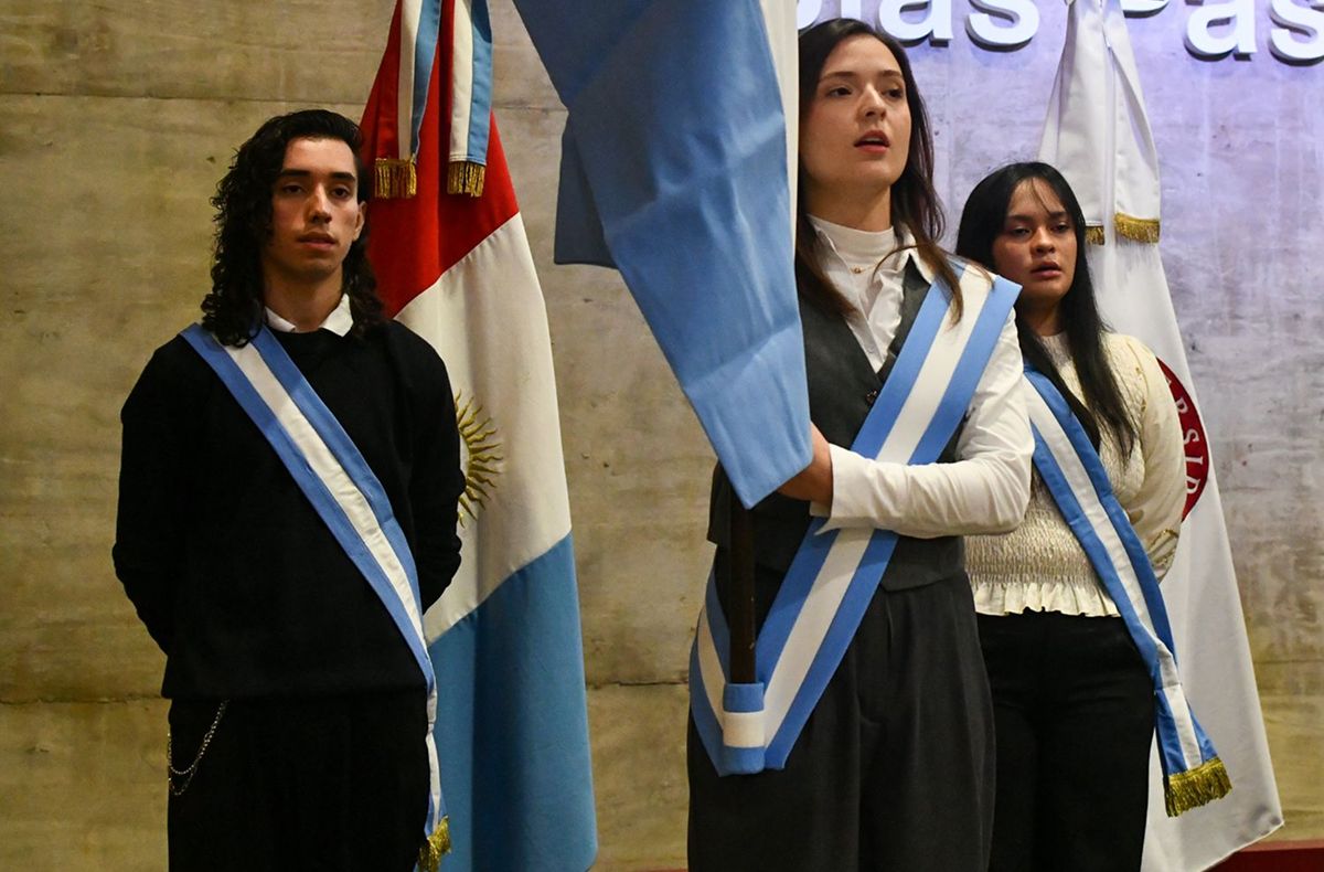 SU HISTORIA. Hoy cursa Ingeniería en Telecomunicaciones, ya tuvo su primera experiencia laboral y forma parte del cuerpo de bandera de la UBP. / UNIVERSIDAD BLAS PASCAL